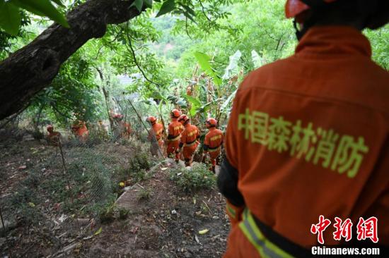 漾濞震区 帐篷里的新家，风雨中的温暖港湾